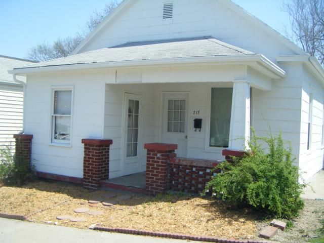 717 S 28th St, St Joseph, MO 64507