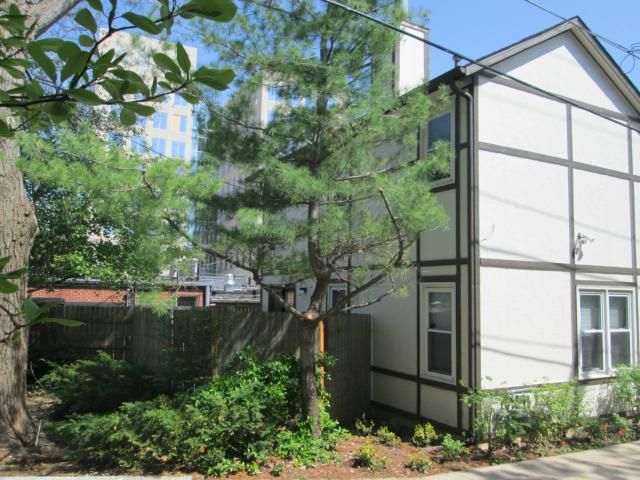 1009 W 48th St, Kansas City, MO 64112