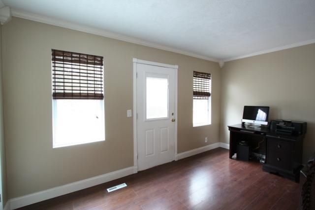8217 Pence Rd, Pleasant Valley, MO 64068