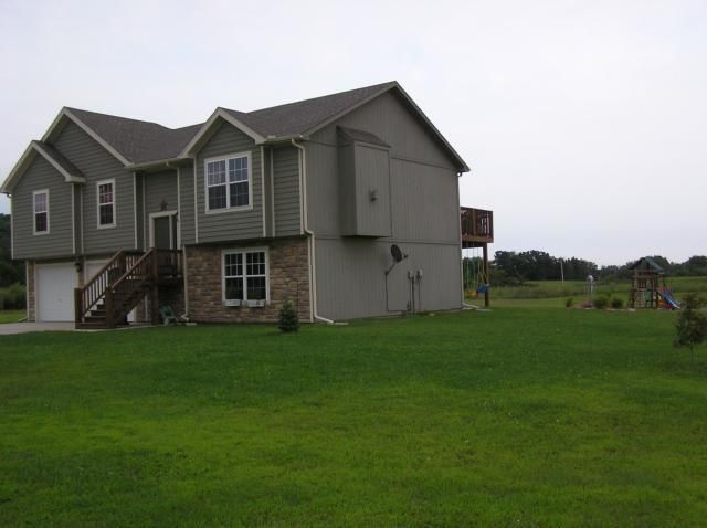 24655 Conley Ave, Tonganoxie, KS 66086