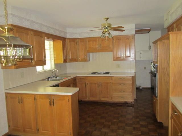 1102 W 88th St, Kansas City, MO 64114