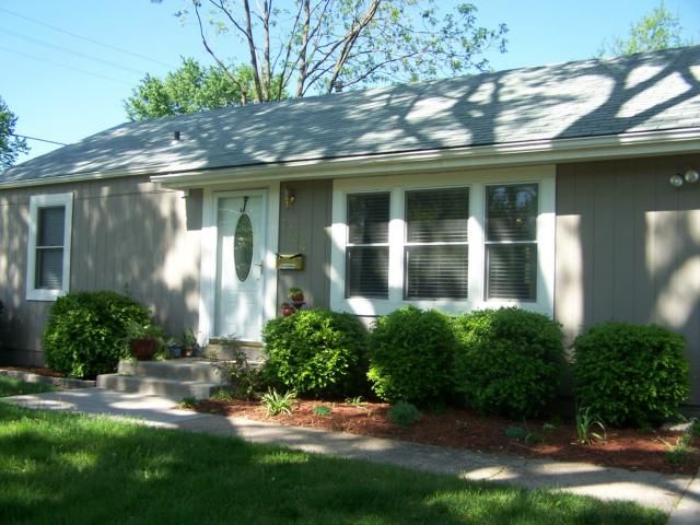 7144 Beverly St, Overland Park, KS 66204