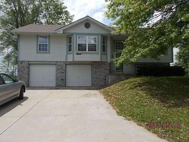 801 SE 16th Ter, Oak Grove, MO 64075