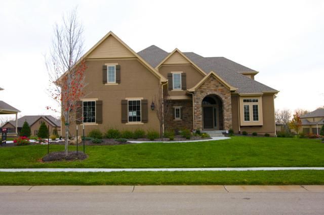 16413 Rosehill St, Overland Park, KS 66062