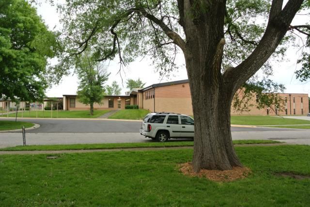 904 Kent Dr, Belton, MO 64012
