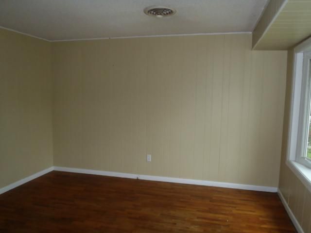 524 W 15th St, Ottawa, KS 66067