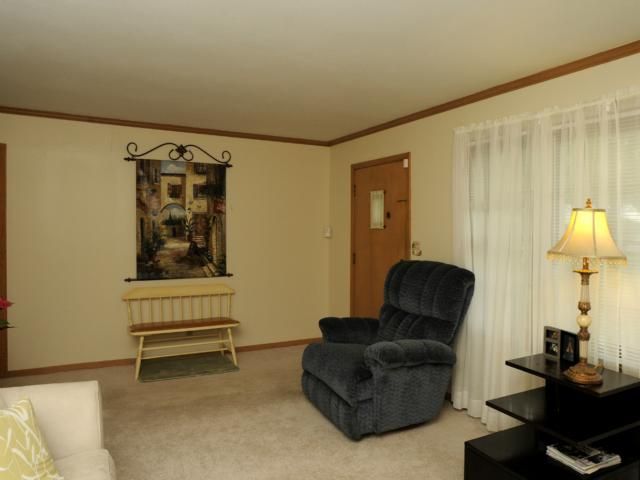 8417 Tomahawk Rd, Overland Park, KS 66207