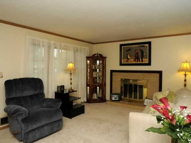 8417 Tomahawk Rd, Overland Park, KS 66207