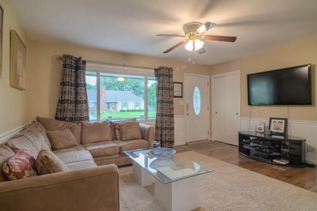 9532 Kessler St, Overland Park, KS 66212
