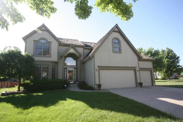13220 Bond St, Overland Park, KS 66213