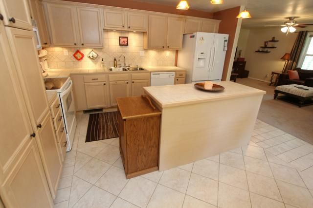 8237 Mcgee St, Kansas City, MO 64114