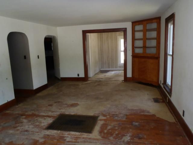736 N Main St, Ottawa, KS 66067