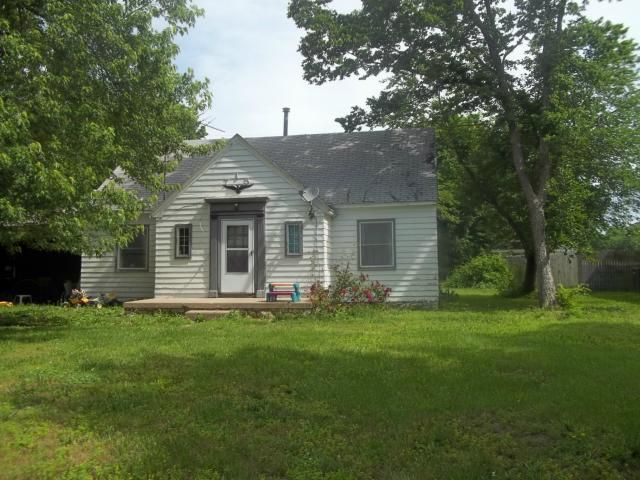 715 E 4th Ave, Garnett, KS 66032