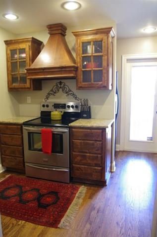 7202 Oak St, Kansas City, MO 64114