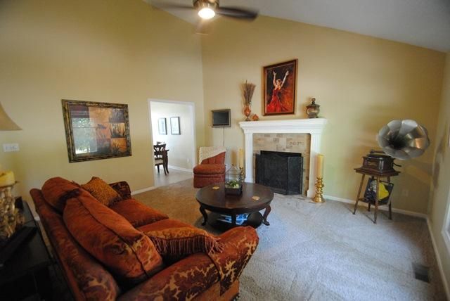 9811 NW 86th Ter, Kansas City, MO 64153