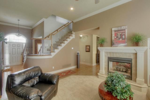 8613 NE 89th Pl, Kansas City, MO 64157