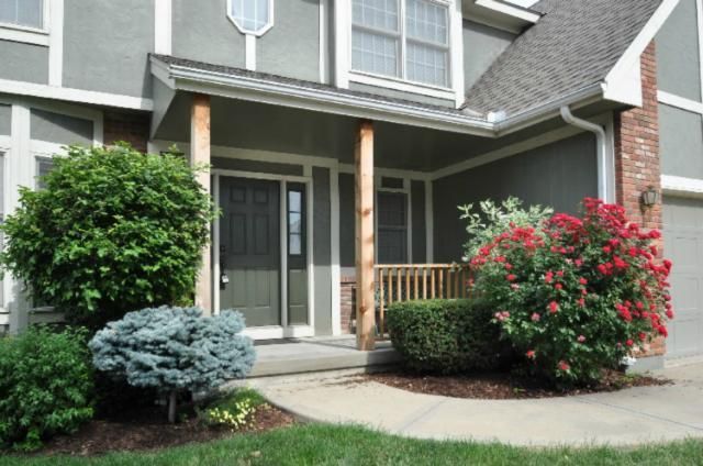 9908 N Willow Ave, Kansas City, MO 64157
