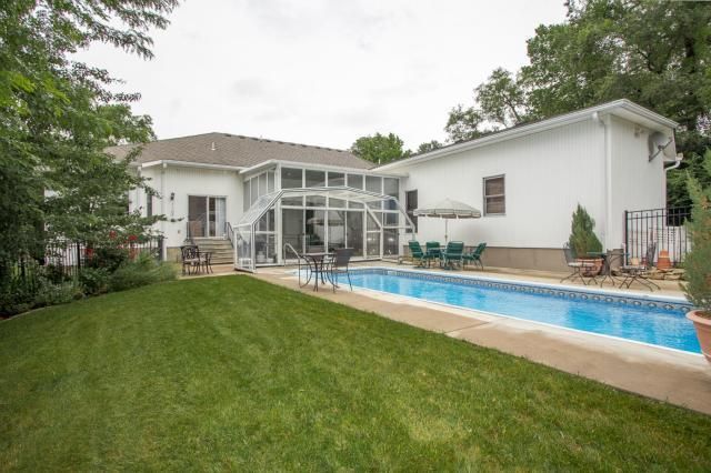 903 W 98th St, Kansas City, MO 64114