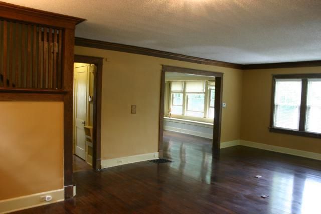 32 E 56 St, Kansas City, MO 64113