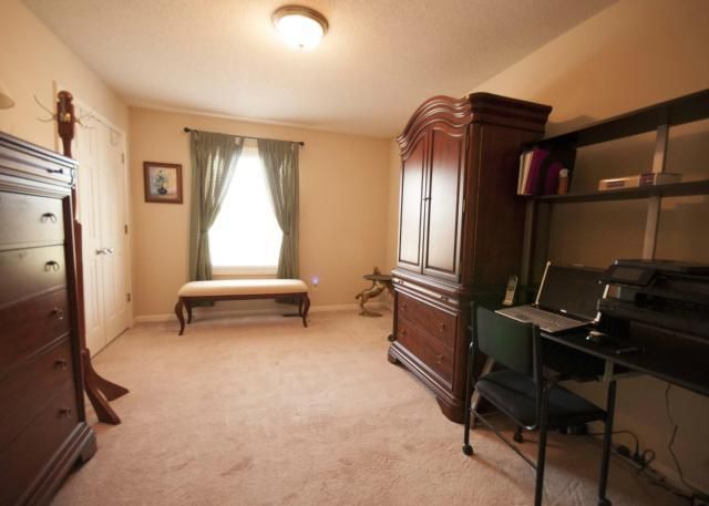 910 NE 117th St, Kansas City, MO 64155
