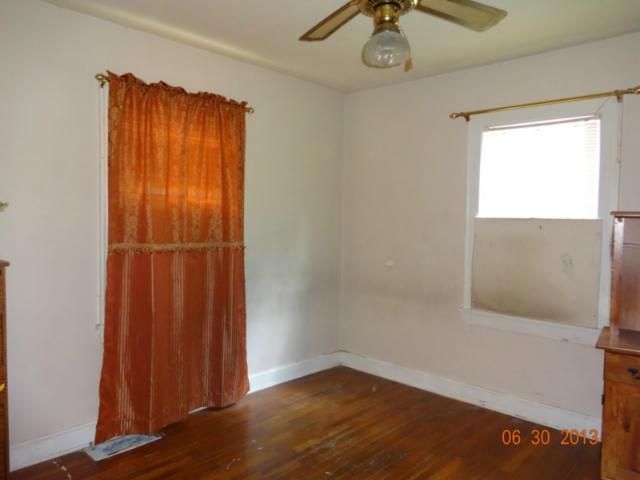 2227 Oakley Ave, Kansas City, MO 64127