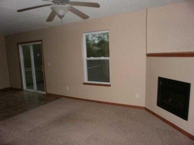 3183 NW Gateway Dr, Blue Springs, MO 64015