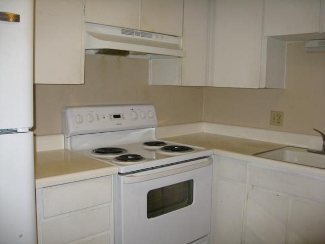 8411 Kessler St, Overland Park, KS 66212