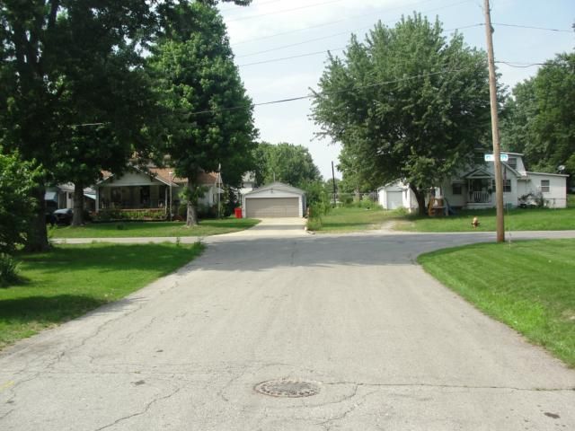 1904 S Hedges Ave, Independence, MO 64052