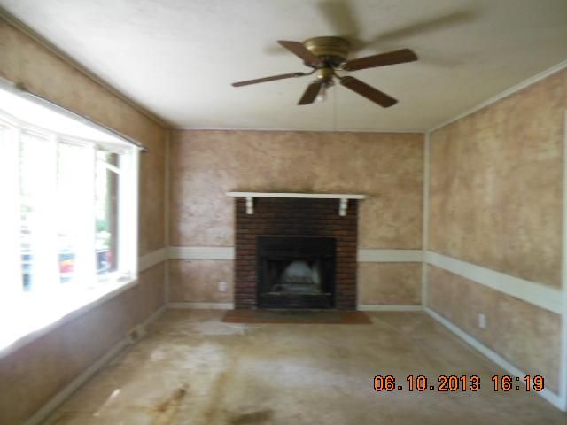 4608 E 114th St, Kansas City, MO 64137