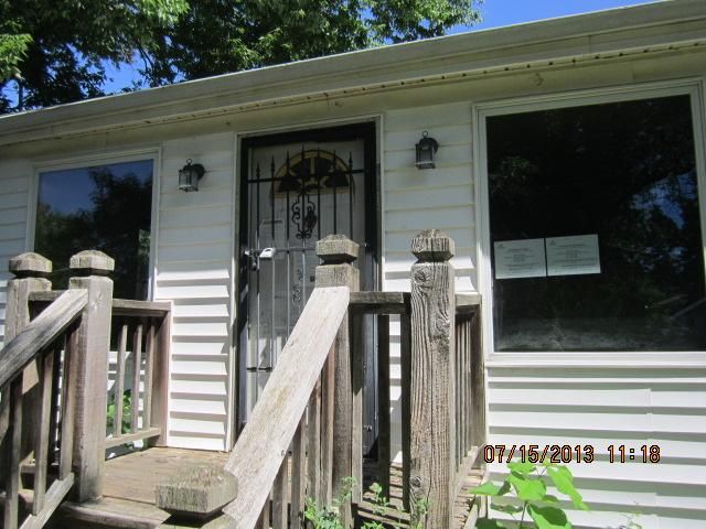 12102 Henry St, Sugar Creek, MO 64054