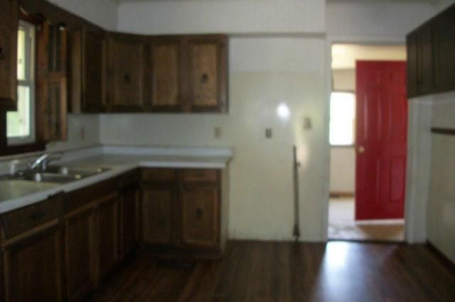 707 S Benton Ave, Marshall, MO 65340