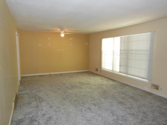 12109 E 50th Ter, Kansas City, MO 64133
