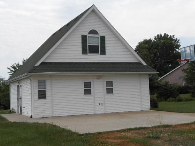 303 Elm St, Lathrop, MO 64465