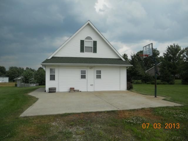 303 Elm St, Lathrop, MO 64465