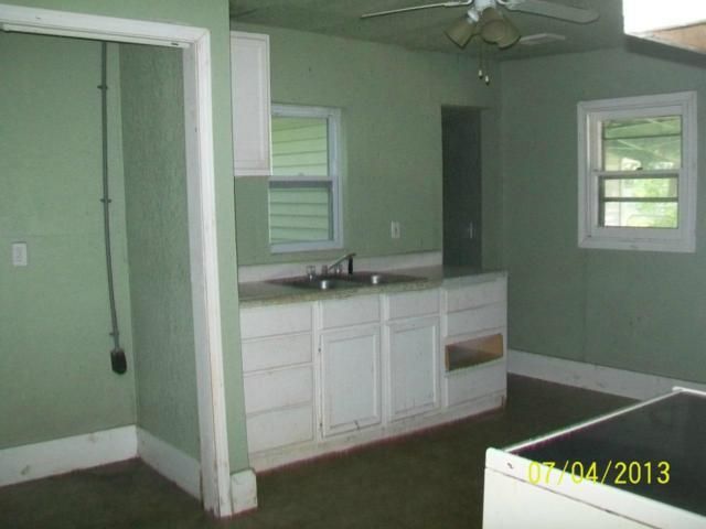 320 E Pacific Ave, Osawatomie, KS 66064