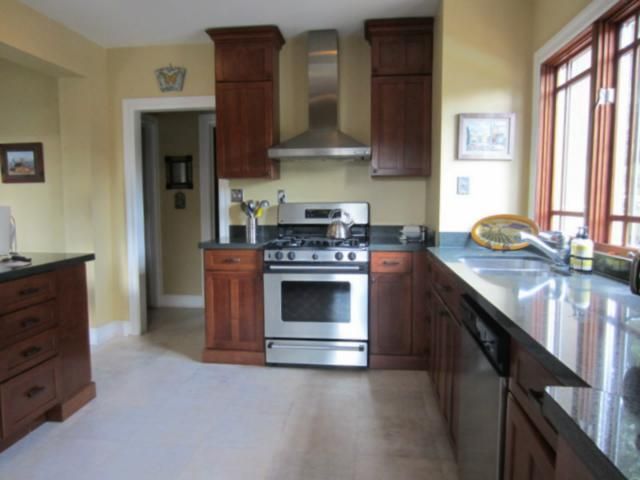 1403 W 50th St, Kansas City, MO 64112
