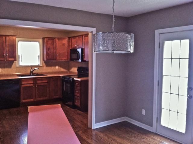 8655 Maiden Ln, Kansas City, MO 64114