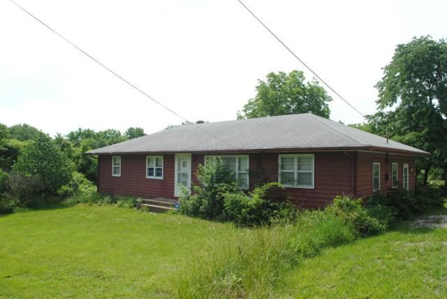 8821 E 92nd St, Kansas City, MO 64138