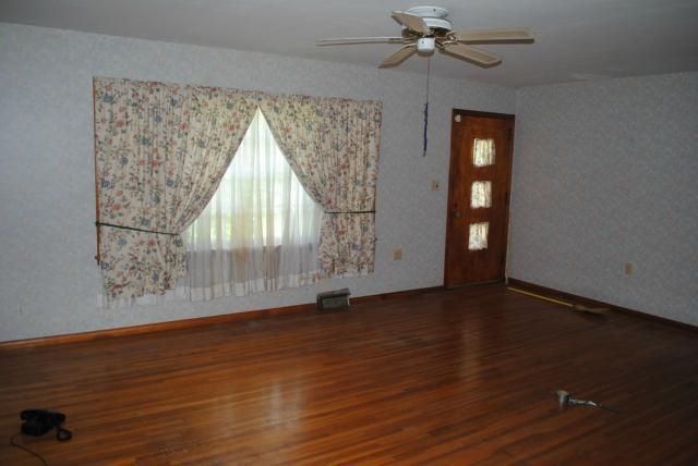8821 E 92nd St, Kansas City, MO 64138