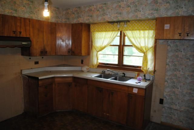 8821 E 92nd St, Kansas City, MO 64138