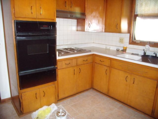 1316 Holman St, St Joseph, MO 64501