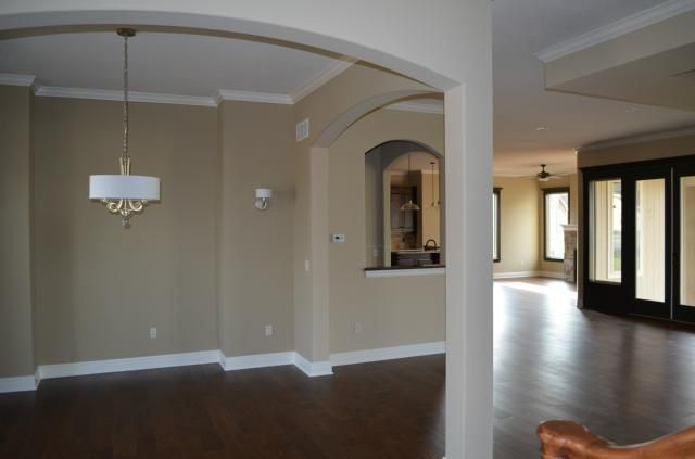 9419 W 164th Ter, Overland Park, KS 66085