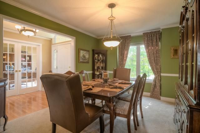 706 Cross Creek Dr, Grain Valley, MO 64029