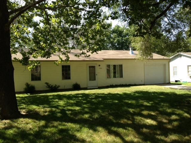 1503 E 18th St, Lawrence, KS 66044