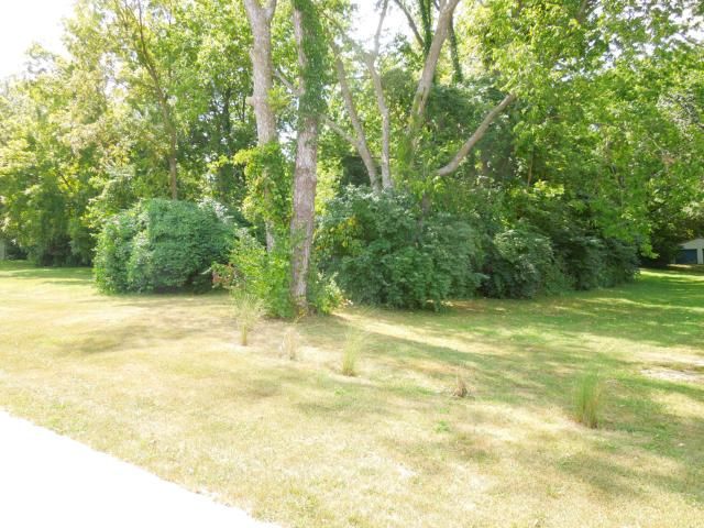 2100 S Jackson Dr, Independence, MO 64057