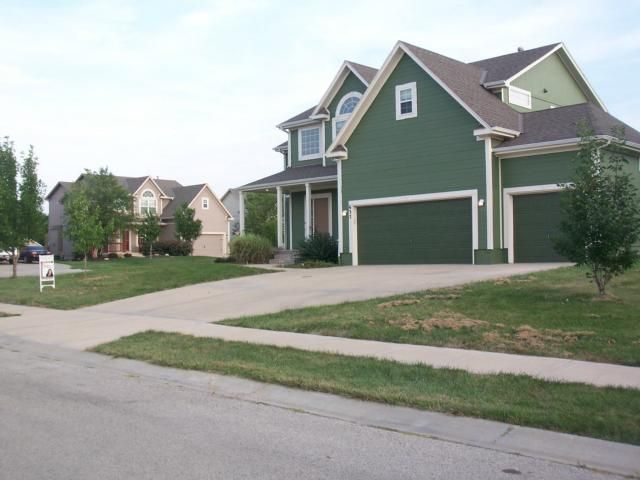 637 E Bluebird St, Gardner, KS 66030