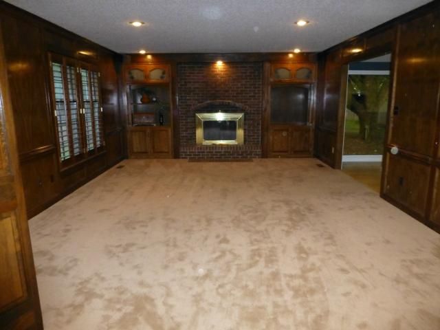 10705 W 108th Ter, Overland Park, KS 66210