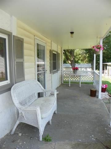 608 E Eisenhower Rd, Lansing, KS 66043