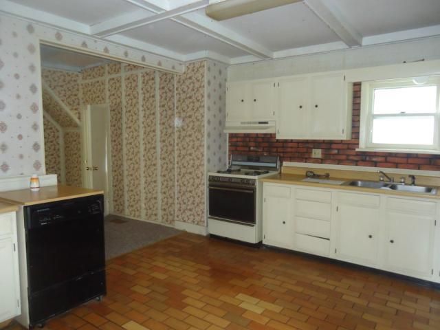 715 S Cedar St, Ottawa, KS 66067