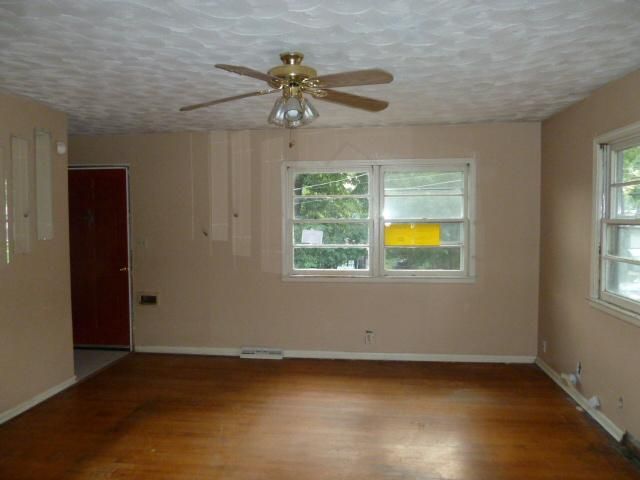 2405 N 21st St, Kansas City, KS 66104